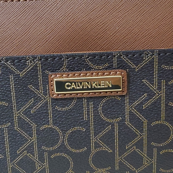 Large monogramme wristlet clutch - Picture 4 of 9